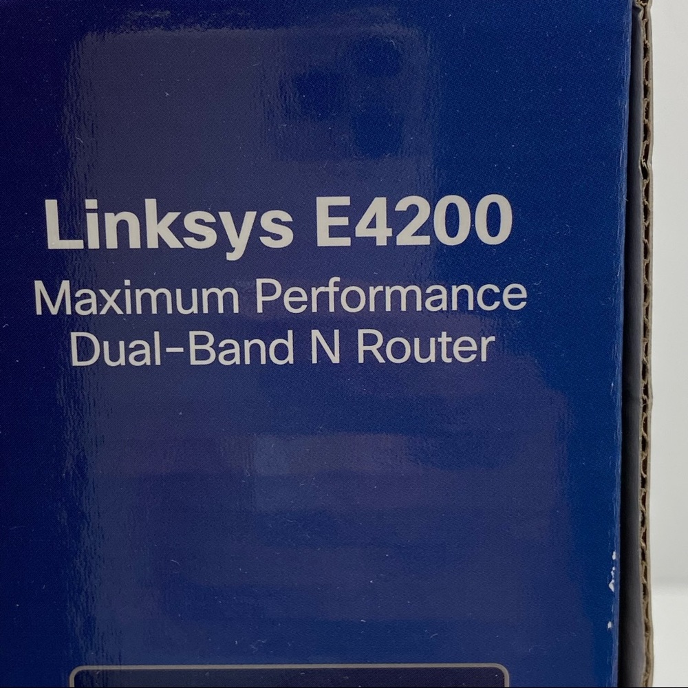 Cisco Linksys E4200 Maximum Performance Dual-Band N Router w/Box, SetUp Disc - Picture 2 of 16